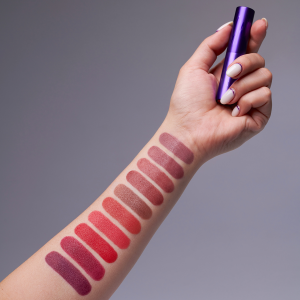 Насыщенная кремовая увлажняющая помада Восторг \ Delight