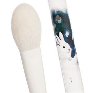 Крупная пушистая плоская кисть для пудр и любых других сухих текстур (лимитированная серия)